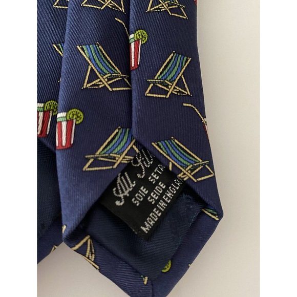 Aquascutum 100% Silk Tie Navy Blue Made in England Cool Beach Theme Vintage 3.75 - Picture 3 of 16